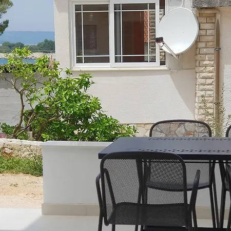 Guest house Mia Bilo 887 A4 1 Bedroom Apts 4*