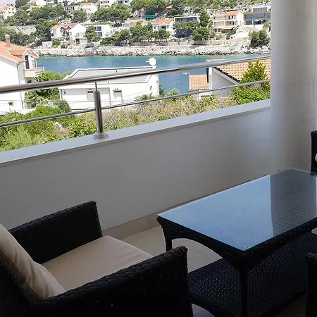 Mia Bilo 887 A4 1 Bedroom Apts Guest house