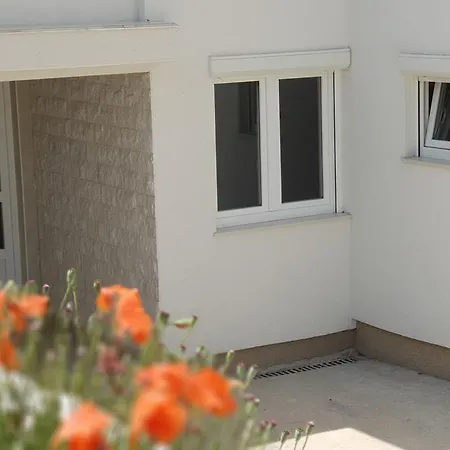 Mia Bilo 887 A4 1 Bedroom Apts Primosten