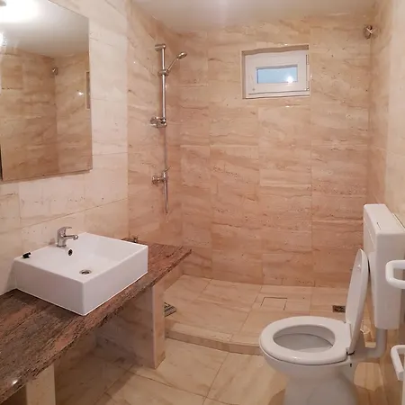 Mia Bilo 887 A4 1 Bedroom Apts