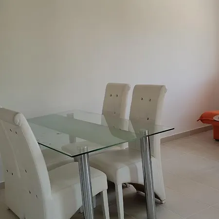 Mia Bilo 887 A4 1 Bedroom Apts Guest house