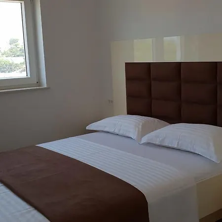 Guest house Mia Bilo 887 A4 1 Bedroom Apts