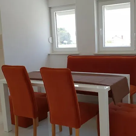 Mia Bilo 887 A4 1 Bedroom Apts